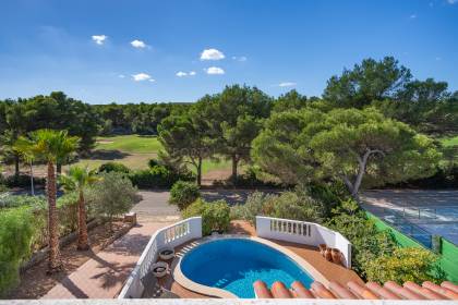 Cosy villa with great views of the golf course in Son Parc