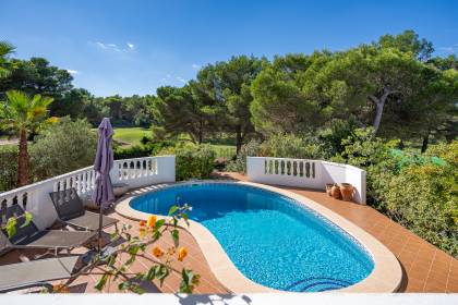 Cosy villa with great views of the golf course in Son Parc