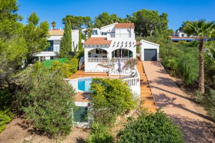 Cosy villa with great views of the golf course in Son Parc