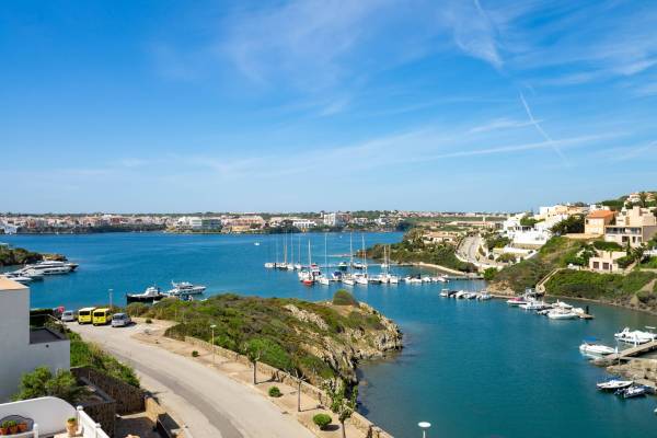 Descubre las ventajas de elegir Menorca como destino para adquirir una propiedad