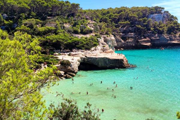 5 Razones por las que Invertir en Menorca es una Apuesta Segura